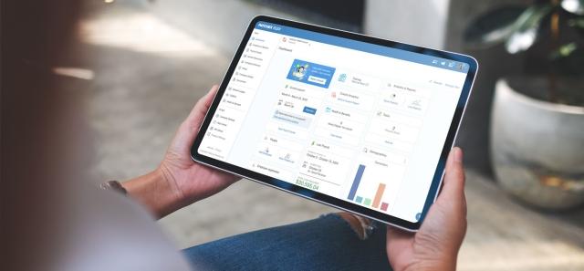 Business owners using Paychex Flex to run payroll and HR