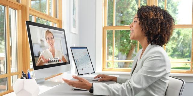 A business owner talking to their Paychex HR support professional